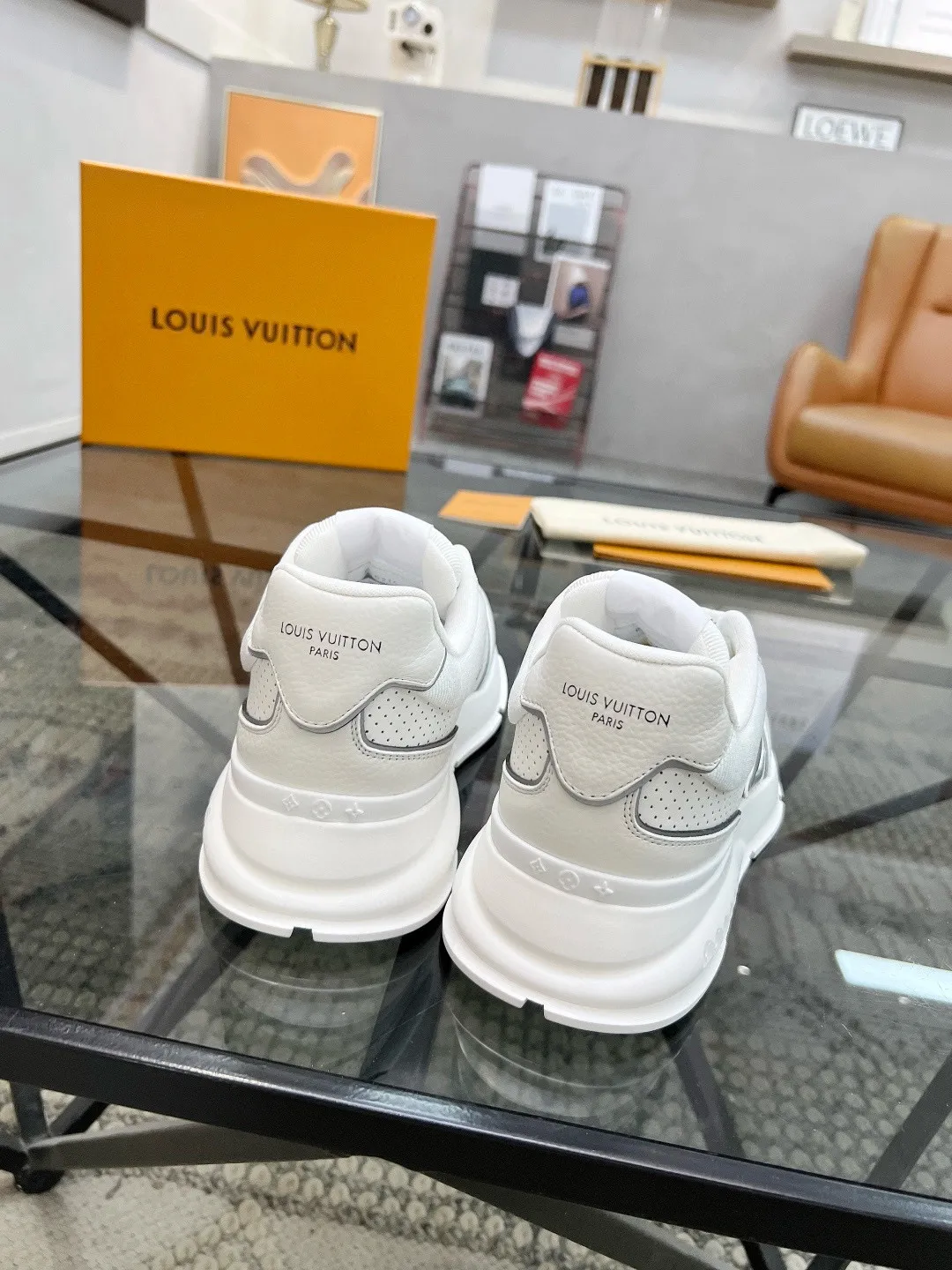 Factory price: 460💰Lv🔍Top purchasing agent🇮🇹 Road The most popular sports shoes for street men are available at the same counter. The uppers are imported cowhide fabrics from Italy, high-quality spliced colorful and complex handicrafts, imported comfortable mesh linings, soles: original soles specially provided by the original factory, T men's men's shoes 💰U foam exclusive movable molded soles are super comfortable, original factory and single goods, 🔍🔍high quality, you can enter and exit the counter at will, welcome to compare, code number 38-44, (45 customized)